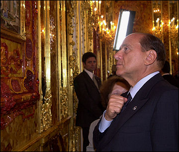 20120531-amber Silvio_Berlusconi_in_the_Amber_Room.jpg